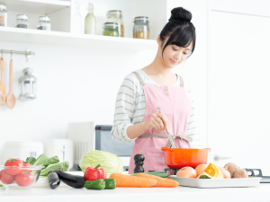 オール200kcal台以下のレシピ本『太らない残業ごはん』